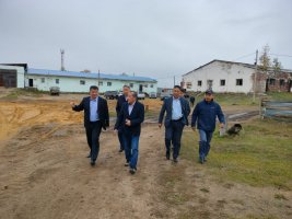 Андрей Тарасенко и Михаил Никифоров обсудили вопросы развития Агрохолдинга «Туймаада» на выездном совещании