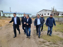 Андрей Тарасенко и Михаил Никифоров обсудили вопросы развития Агрохолдинга «Туймаада» на выездном совещании